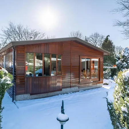 Bungalowpark Het Verscholen Dorp 홀리데이파크 2*