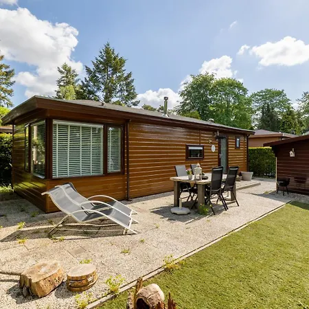 ホリデーパーク Bungalowpark Het Verscholen Dorp 2*