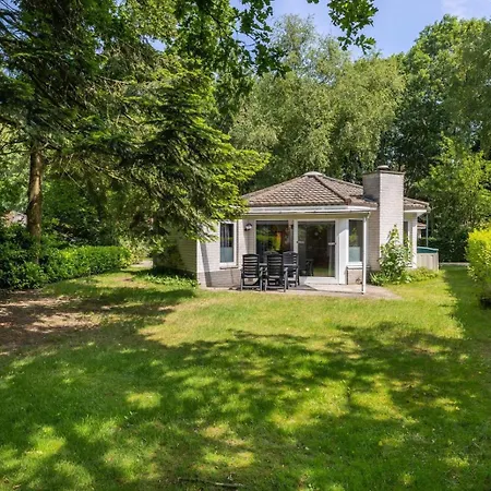 Bungalowpark Het Verscholen Dorp 假日公园 2*