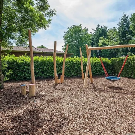 Bungalowpark Het Verscholen Dorp ホリデーパーク 2*