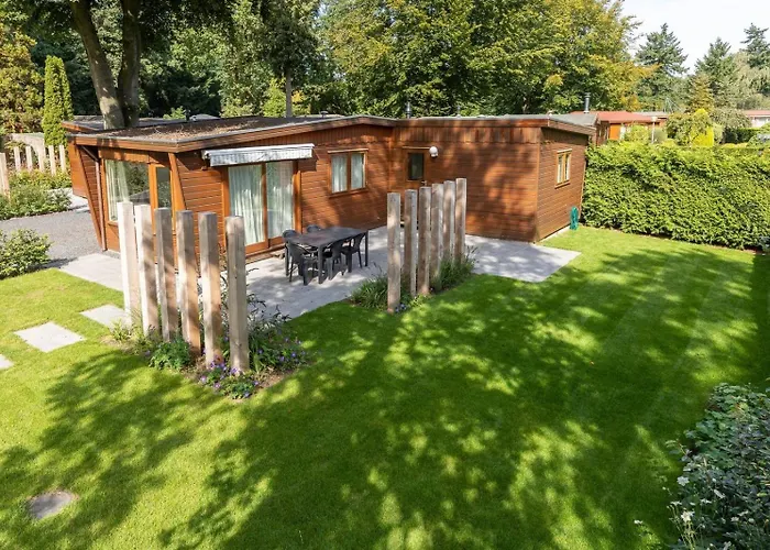 Bungalowpark Het Verscholen Dorp 홀리데이파크 2*