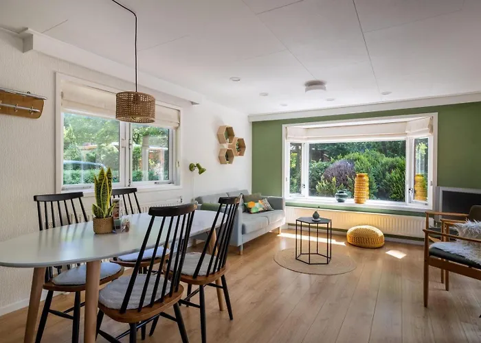 Bungalowpark Het Verscholen Dorp 홀리데이파크 2*