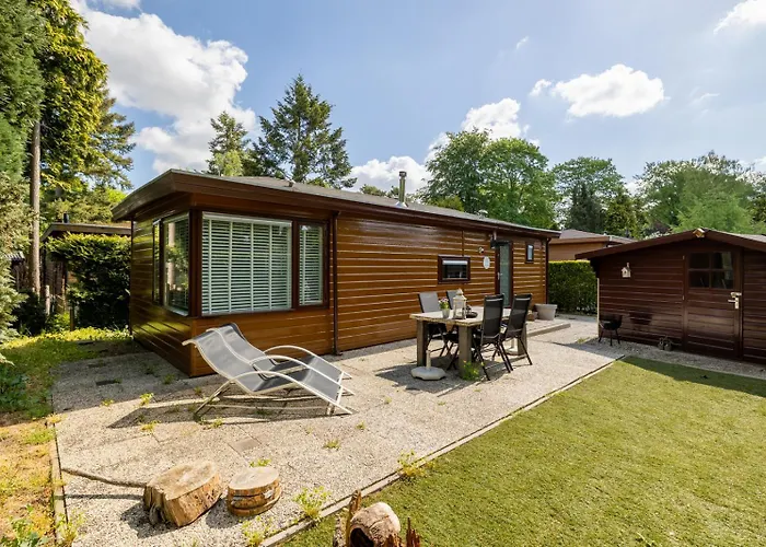 ホリデーパーク Bungalowpark Het Verscholen Dorp 2*