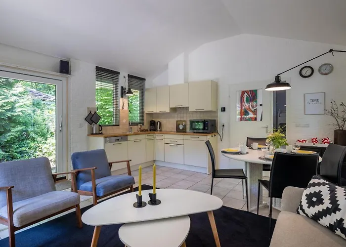 Bungalowpark Het Verscholen Dorp 홀리데이파크 하르데르웨이크