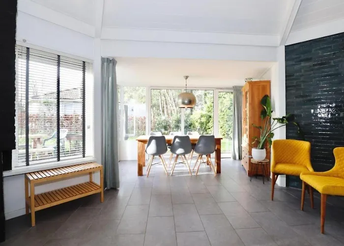 Bungalowpark Het Verscholen Dorp פארק נופש