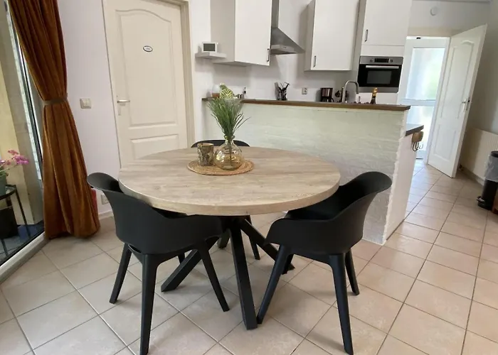 Bungalowpark Het Verscholen Dorp פארק נופש 2*