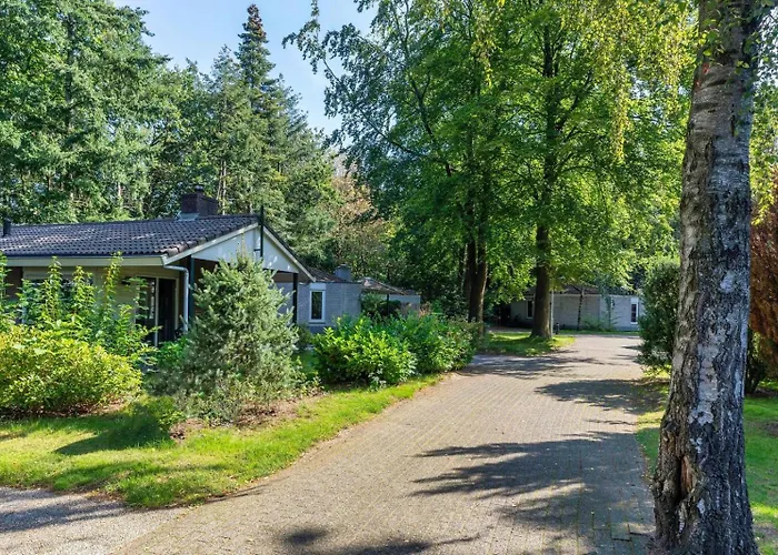 Bungalowpark Het Verscholen Dorp פארק נופש